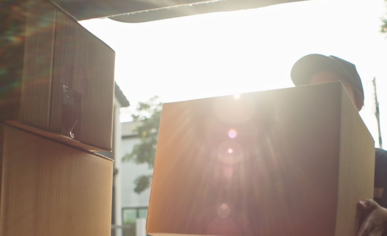 Dlaczego producent opakowań kartonowych poleca opakowania fasonowe dla e-commerce?