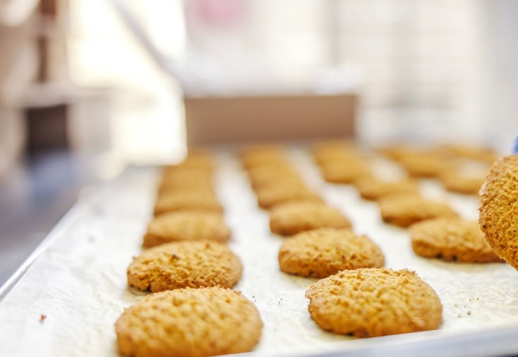 Jak maszyny cukiernicze zmieniają tempo pracy nowoczesnej pracowni?