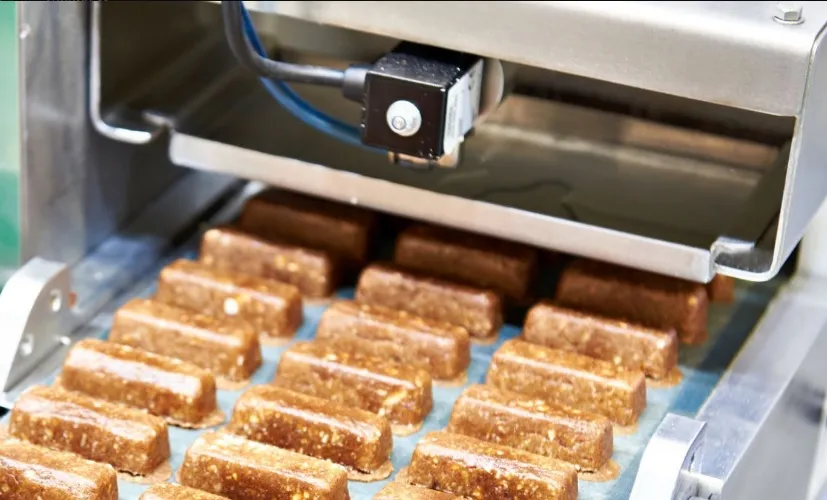 Czy nowoczesne maszyny cukiernicze ułatwiają zachowanie płynności produkcji bez obniżania jakości?