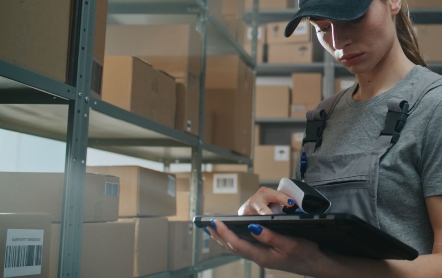 Jakie wymagania prawne muszą spełniać etykiety drukowane przez drukarki etykiet w kosmetyce?