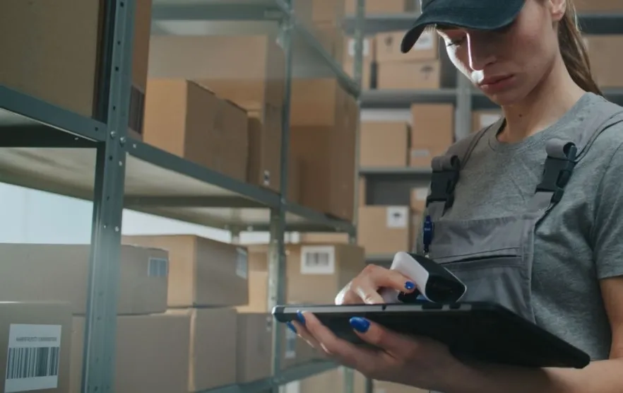 Jakie wymagania prawne muszą spełniać etykiety drukowane przez drukarki etykiet w kosmetyce?