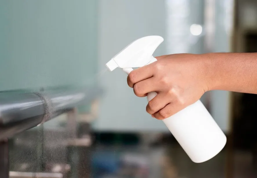 Jak często należy dezynfekować linie produkcyjne w przemyśle spożywczym?